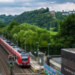 Τρένο της Deutsche Bahn σε σιδηροδρομικό σταθμό της Γερμανίας