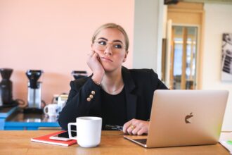 Εργασία Vs Bürgergeld: Τελικά συμφέρει να δουλεύει κανείς στη Γερμανία;