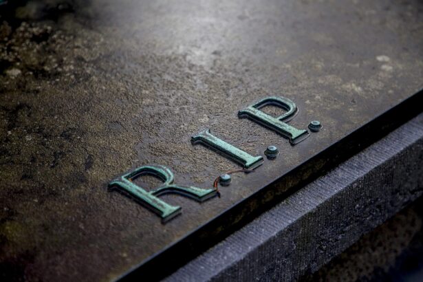Ταφόπλακα με την επιγραφή rest in peace