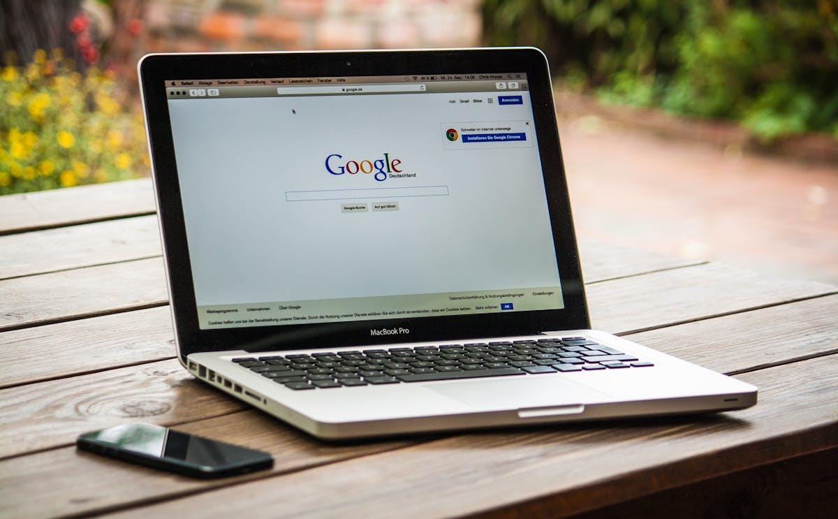 Φορητός υπολογιστής και αναζήτηση Google search