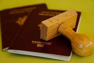 Διαβατήρια και σφραγίδα - Ταξιδιωτικά έγγραφα στη Γερμανία