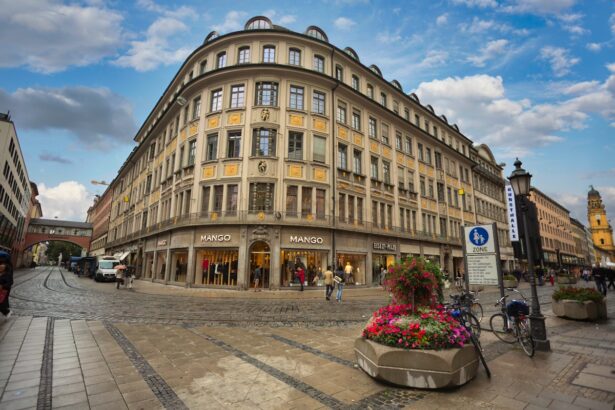 Γωνιακό κτίριο γραφείων και καταστημάτων στο κέντρο του Μονάχου