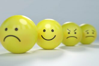 Φατσούλες Emoticons με διάφορα συναισθήματα και εκφράσεις