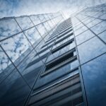 Μαζικές περικοπές στη Deutsche Bank: Κλείσιμο καταστημάτων και χιλιάδες απολύσεις