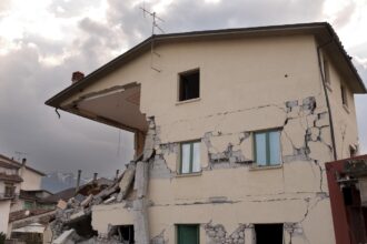 Σεισμός 7,7 Ρίχτερ στην Μιανμάρ – Κατέρρευσαν κτίρια, σκηνές πανικού