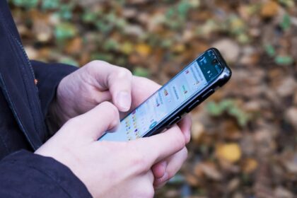 Συνομιλία σε εφαρμογή ανταλλαγής μηνυμάτων στο κινητό