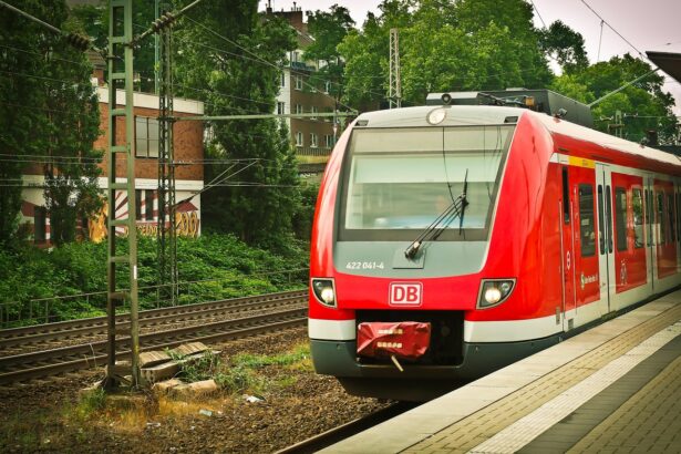 Τρένο της Deutsche Bahn σε γερμανικό σιδηροδρομικό σταθμό