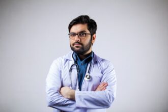 Αλλοδαπός μετανάστης γιατρός στη Γερμανία