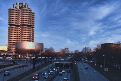Σύννεφα και κρίση πάνω από τη BMW στη Γερμανία: Πτώση πωλήσεων 26,4% στο πρώτο τρίμηνο