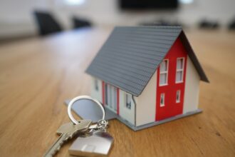 Μετακόμιση στη Γερμανία και εύρεση νέου σπιτιού