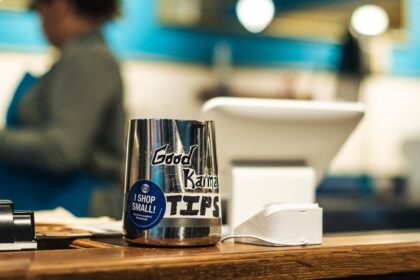 Κουτάκι για φιλοδωρήματα σε καφετέρια στη Γερμανία