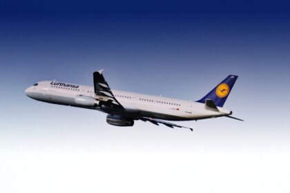 Αεροπλάνο της Lufthansa απογειώνεται από γερμανικό αεροδρόμιο