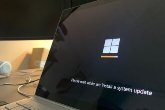Εγκατάσταση αναβάθμισης των windows σε φορητό υπολογιστή