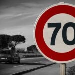 Πινακίδα με τον προσδιορισμό του ορίου ταχύτητας σε γερμανικό δρόμο