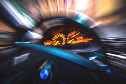 Αυτοκίνητο κινείται με υπερβολική ταχύτητα στη Γερμανία