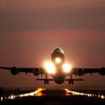 Αεροπλάνο ετοιμάζεται να προσγειωθεί σε αεροδρόμιο της Γερμναίας