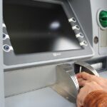 Ανάληψη μετρητών από ΑΤΜ γερμανικής τράπεζας
