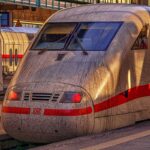 Βρώμικο τρένο ICE της Deutsche Bahn σε γερμανικό σιδηροδρομικό σταθμό
