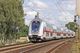 Διώροφο τρένο ICE της Deutsche Bahn