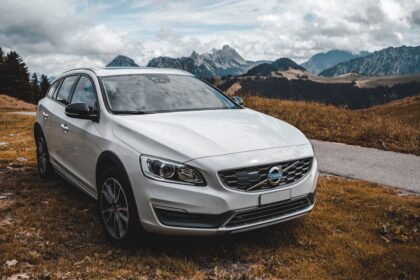 Λευκό Volvo SUV στη Γερμανία