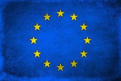 Η Ευρωπαϊκή Ένωση (ΕΕ) είναι οικονομική και πολιτική ένωση 27 ευρωπαϊκών κρατών.