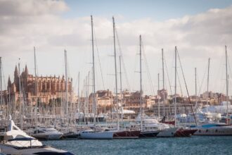 Η Πάλμα ή Πάλμα ντε Μαγιόρκα είναι ισπανική πόλη και λιμένας, πρωτεύουσα της διοικητικά αυτόνομης περιοχής των Βαλεαρίδων νήσων στη Μεσόγειο Θάλασσα.