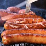 Γερμανικά Bratwurst στη σχάρα