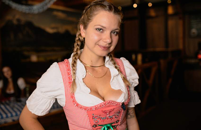 Bavarian Culture and Etiquette at Oktoberfest