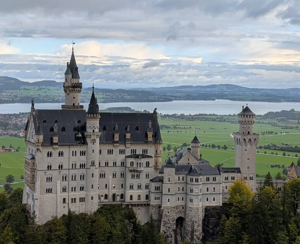 MeinBavaria is an independent digital media platform based in Munich, dedicated to covering everyday life, culture, and opportunities across Bavaria.