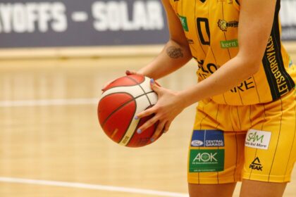 Players in a Munich sports hall taking part in indoor basketball training
