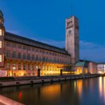 Visitors walking through Munich’s illuminated museum district during the Long Night of Museums 2025