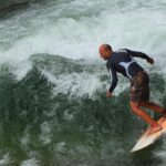 Η διάσημη Eisbachwelle στο Μόναχο «έσβησε» μετά τις εργασίες καθαρισμού