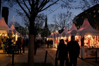 Small festive Christmas market in the garden of AWO Föhrenpark in Munich.