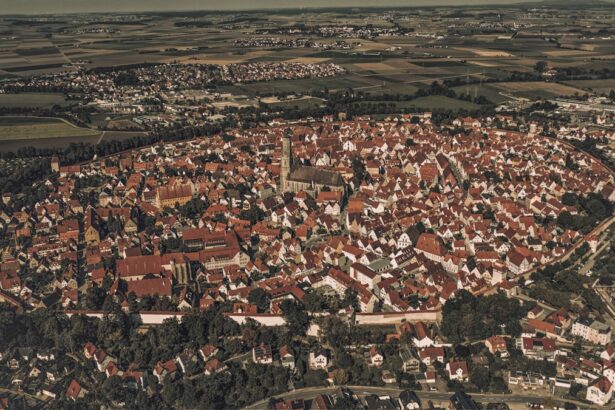 Το Νέρντλινγκεν είναι πόλη στην περιοχή Donau-Ries στη Βαυαρία της Γερμανίας με πληθυσμό 24.000 κατοίκους.