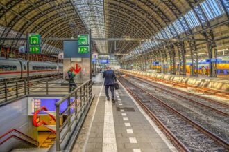 Ο κεντρικός σιδηροδρομικός σταθμός του Άμστερνταμ